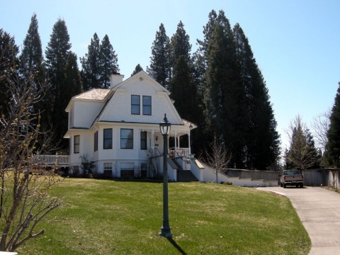 Shasta MountInn Bed and Breakfast - Gluten Free!