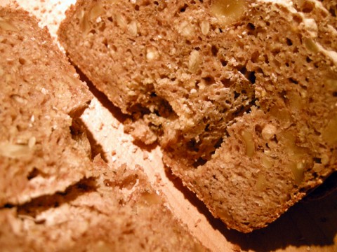 breadman-DSCN5039 Breadman Bread Sliced to Show Paddle Hole and Texture